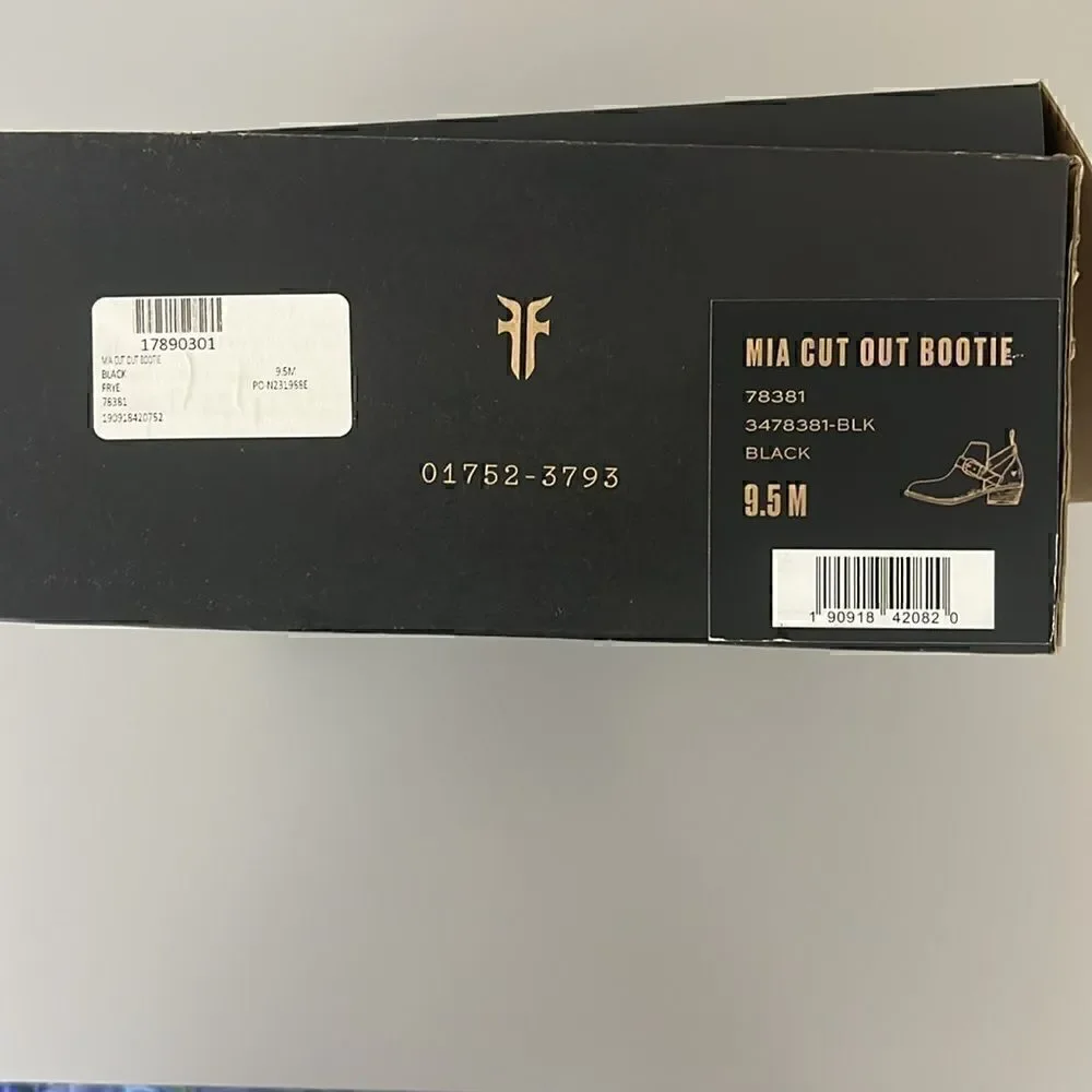 Frye Mia Cut Out Bootie in Black Size 9.5